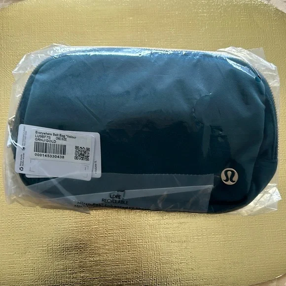 LULULEMON Everywhere Belt Bag JASPER GREEN/GOLD VELOUR 1L RARE TIK TOK Famous - Picture 2 of 14